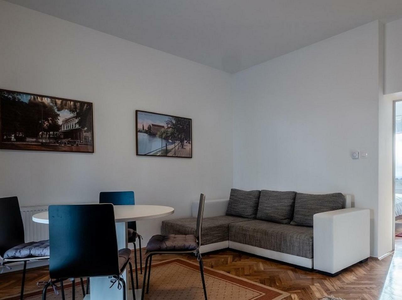 Eva Rooms & Studio Apartment Karlovac Eksteriør bilde