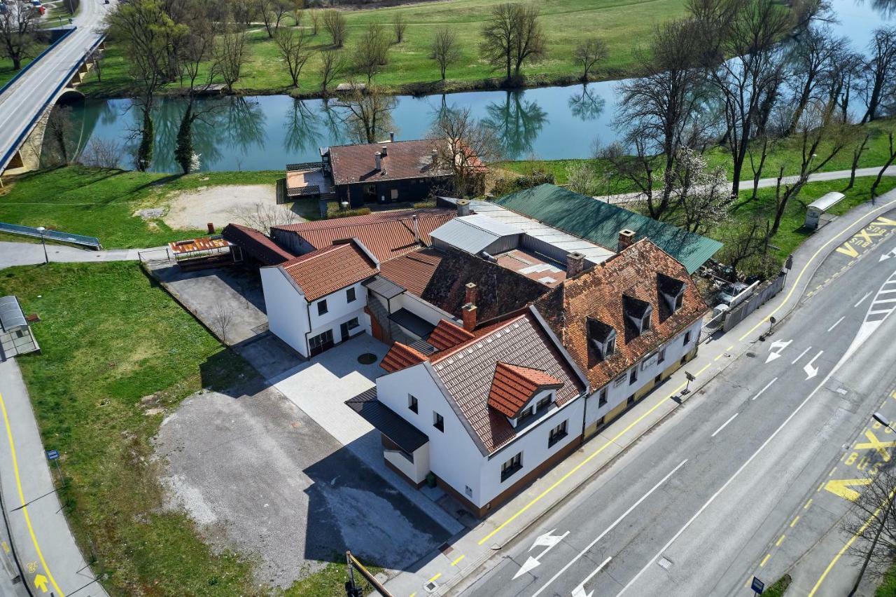 Eva Rooms & Studio Apartment Karlovac Eksteriør bilde