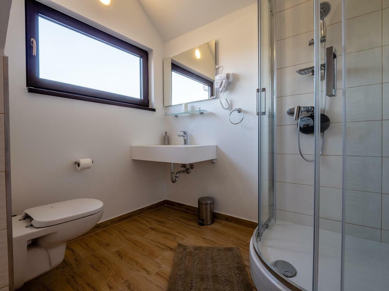 Eva Rooms & Studio Apartment Karlovac Eksteriør bilde
