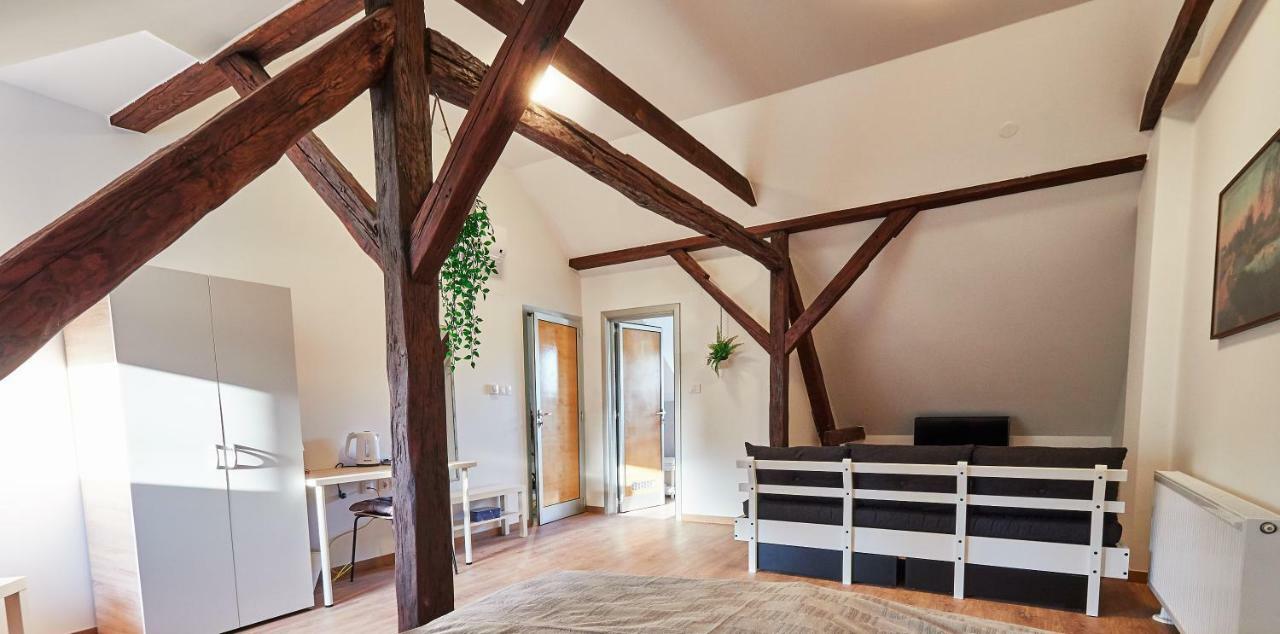Eva Rooms & Studio Apartment Karlovac Eksteriør bilde