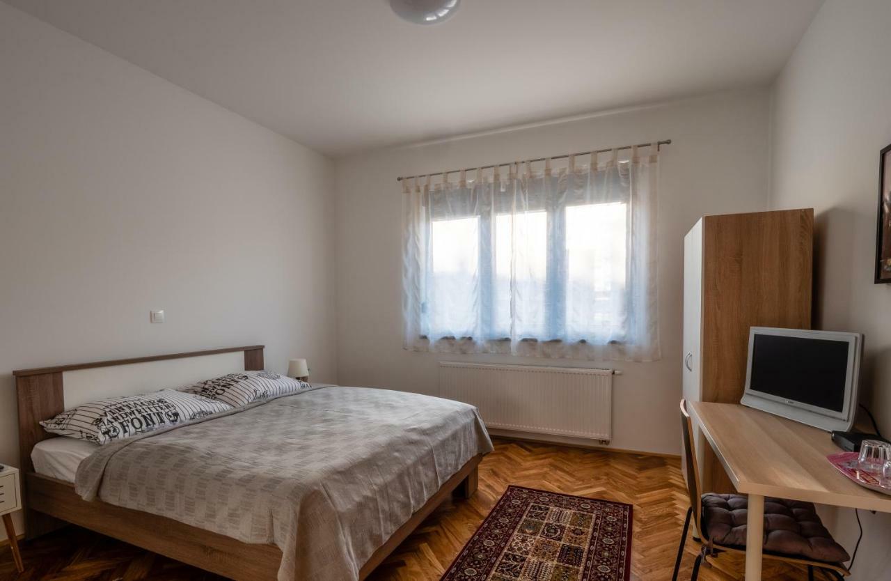 Eva Rooms & Studio Apartment Karlovac Eksteriør bilde