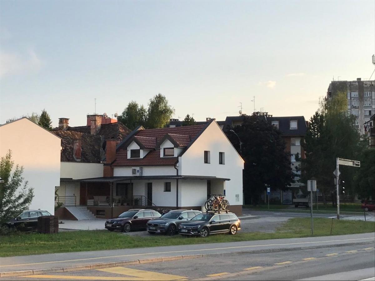 Eva Rooms & Studio Apartment Karlovac Eksteriør bilde